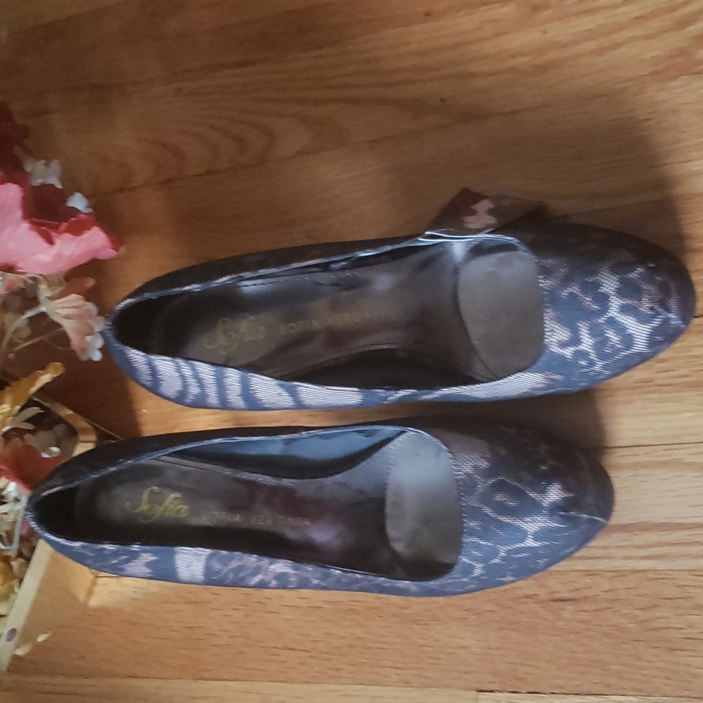 Sofia Vergara animal print sz 8 1/2 4 inch heels